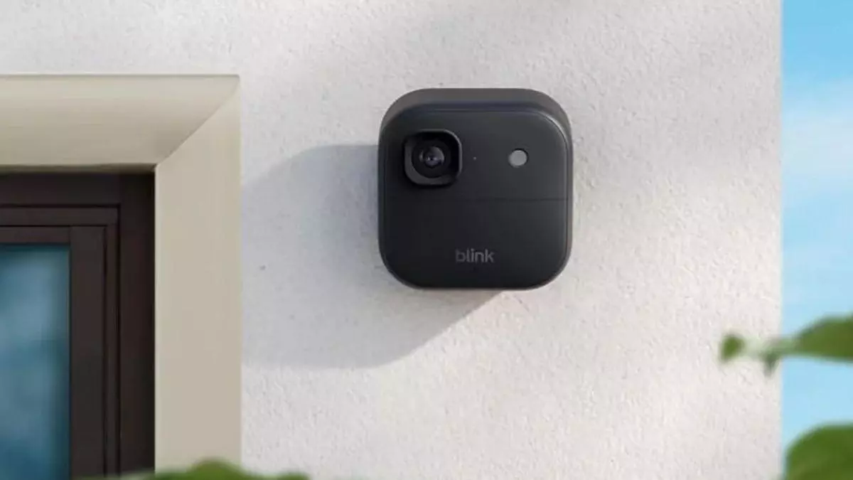 De 90 a 44 euros: Amazon rebaja a su precio mínimo esta cámara exterior con visión nocturna y detección de movimiento