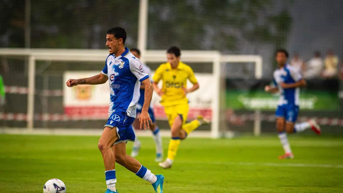 Mejor en el juego, blando en las áreas: al Tenerife se le escapa el Trofeo Teide en los penaltis (2-2)