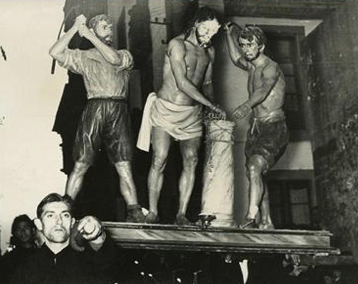 Paso de la flagelación en una procesión de 1961. | MUSEO DE PONTEVEDRA / RAFA