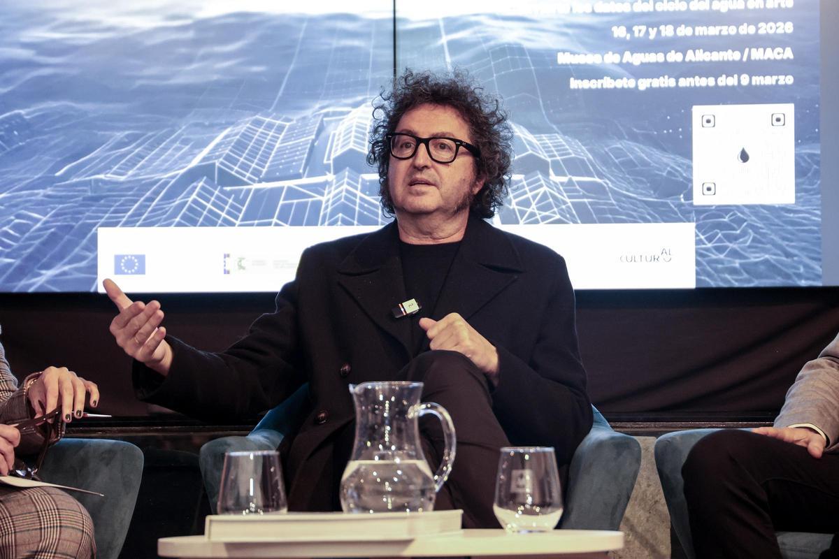 El artista de Almoradí Daniel G. Andújar