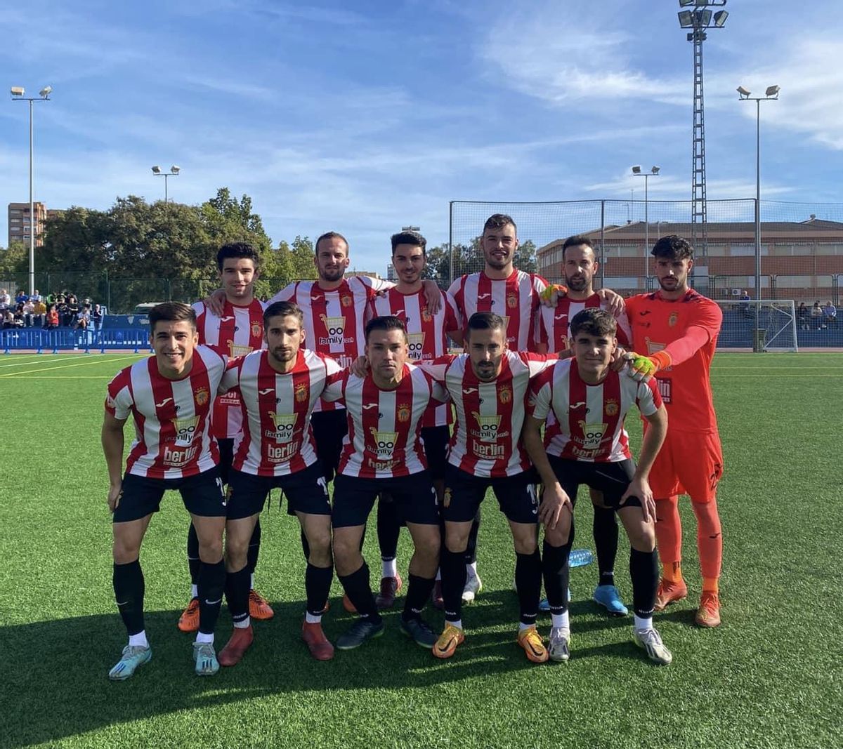 Jugadores de l'Olleria CF antes de un partido esta temporada.