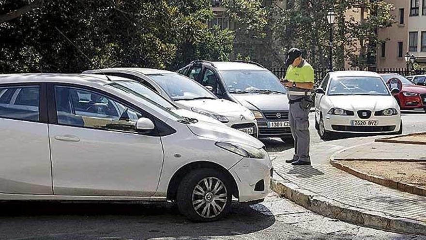 Los agentes de la ORA irÃ¡n por parejas, guardando distancias.