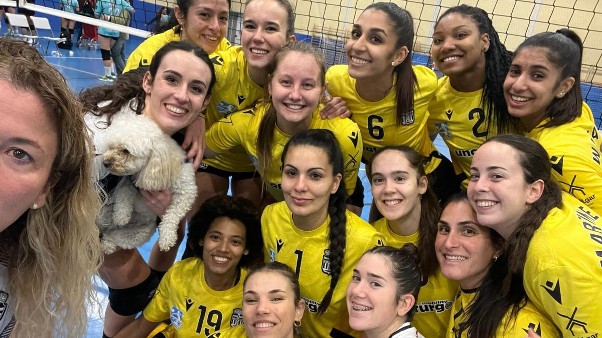 Las jugadoras del Algar Sumernor, celebrando la victoria