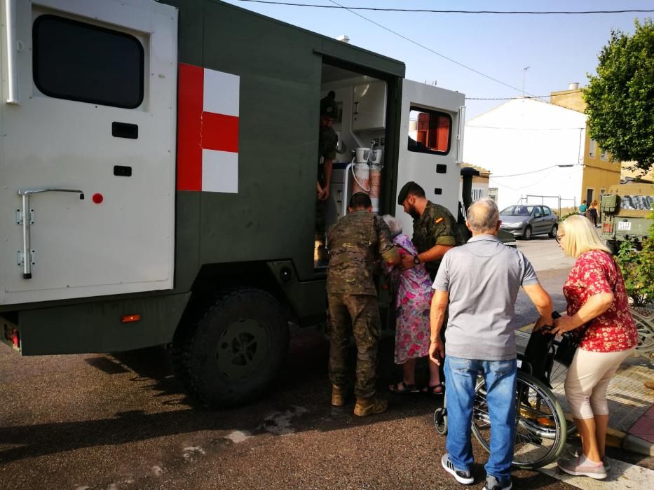 Imagen del despliegue militar en la Vega Baja para auxiliar a vecinos afectados por la gota fría.