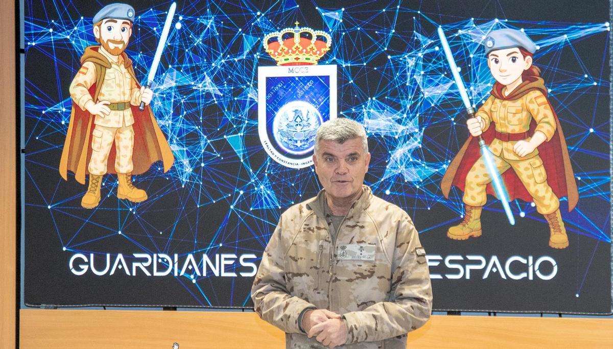 Javier Roca, vicealmirante jefe del MCCE, este lunes en la base de Retamares (Madrid).