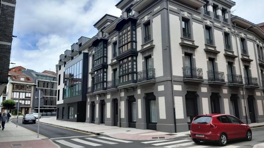 La nueva residencia de mayores de Sama arranca con 10 empleados de la comarca