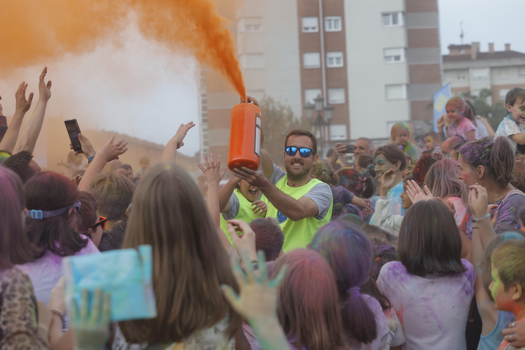 EN IMÁGENES: Así fue la "Holi party" de San Mateo en La Corredoria