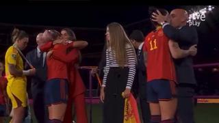 El polémico beso de Rubiales a Jenni Hermoso en la celebración del Mundial