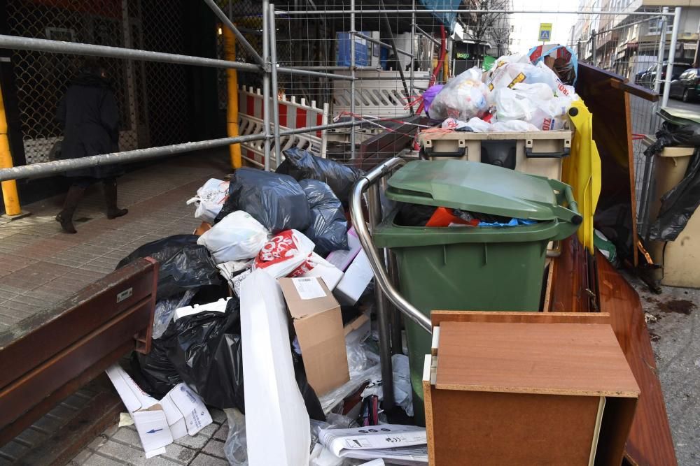 Basura sin recoger en las calles de A Coruña