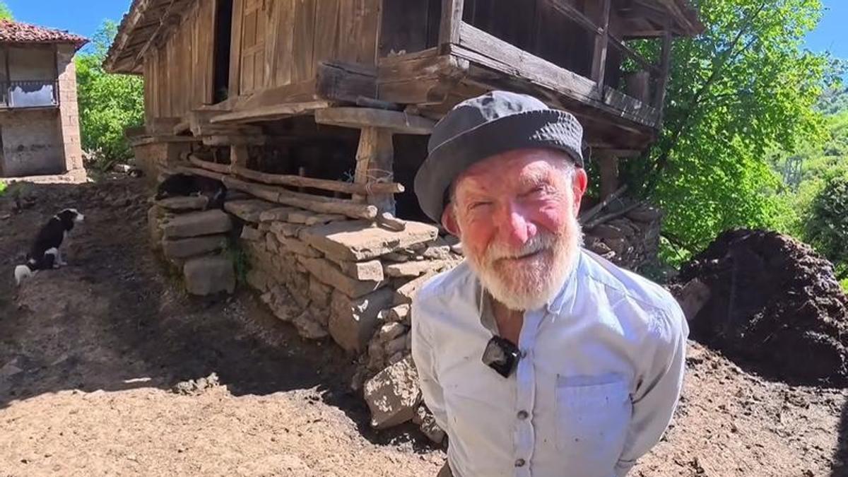 Federico (94 años), el último habitante de una aldea asturiana: "Aconsejo a los jóvenes que se adapten a una vida normal en la montaña y que se dejen de tanta ciudad"