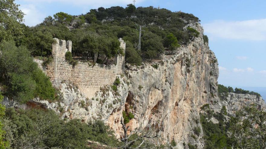 La montaña del Castell d’Alaró está en venta.