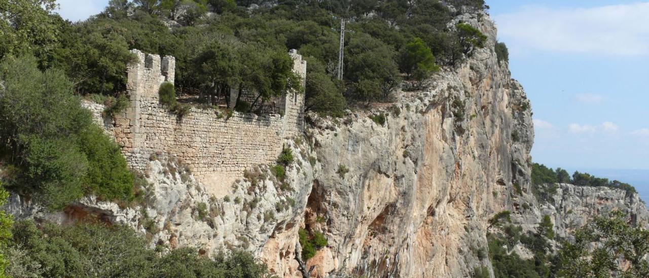 La montaña del Castell d’Alaró está en venta.