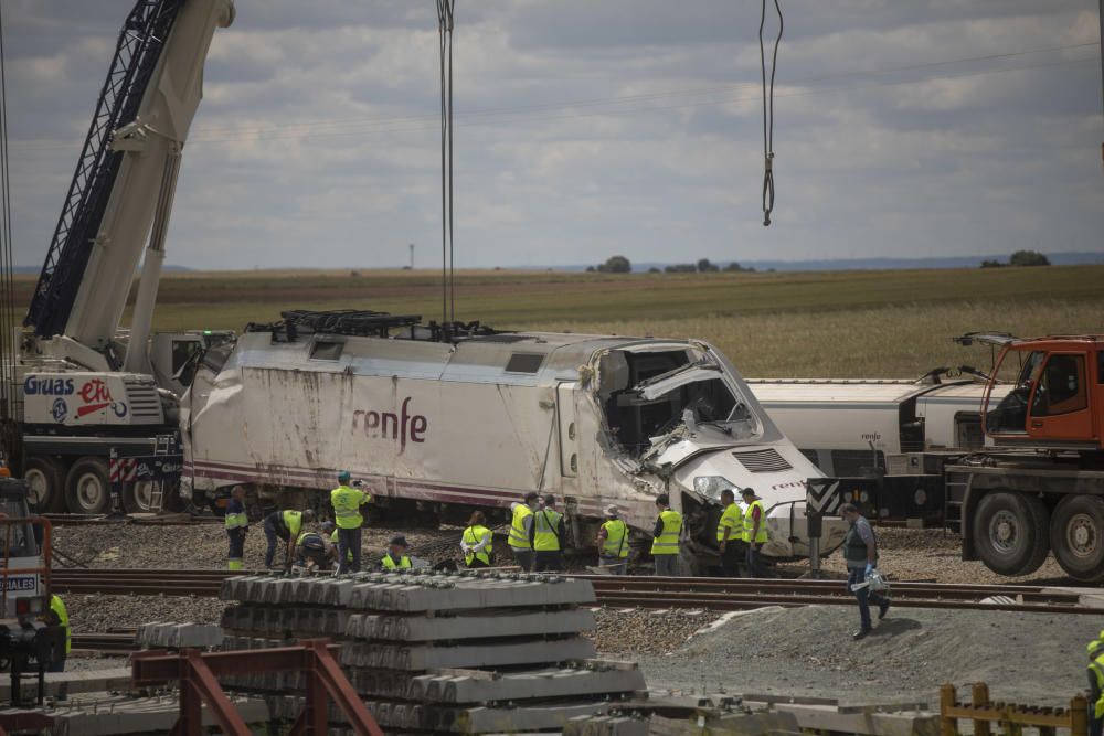 Rescate de la locomotora del Alvia