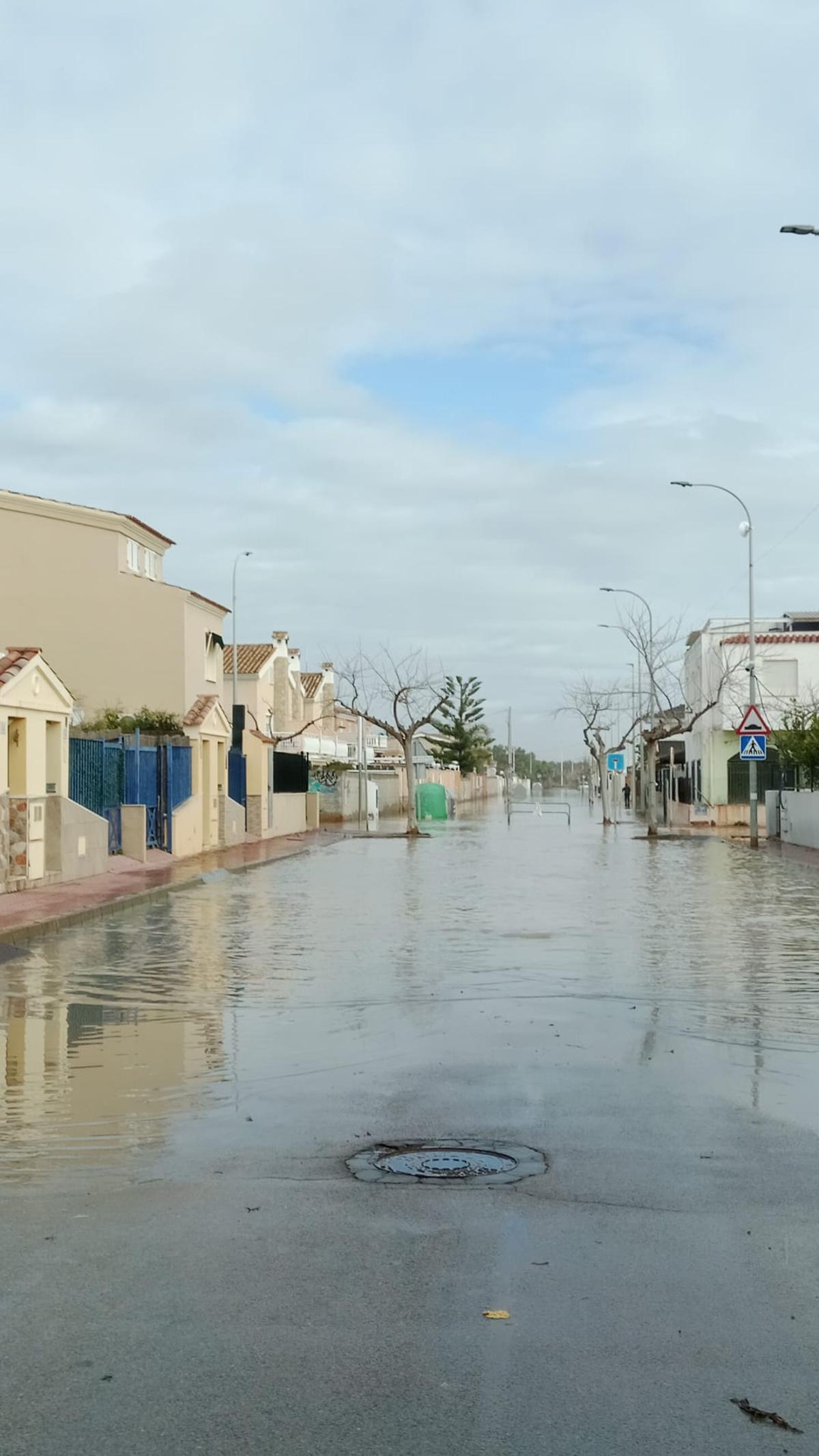 Moncofa denuncia la dejadez de Costas ante los daños reiterados en la playa
