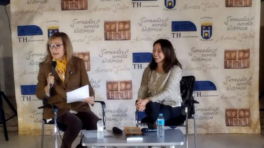 Cristina Morató y Alicia Sornosa, en la charla. | SERVICIO ESPECIAL