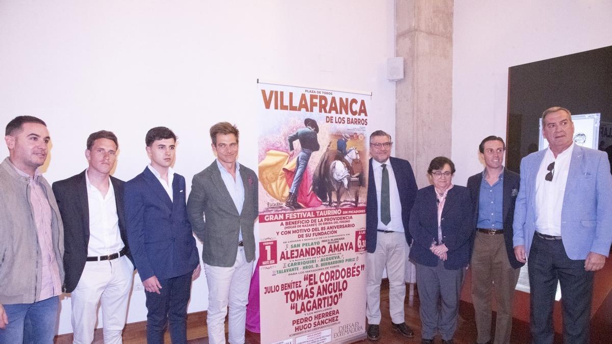 Todos los participantes en el acto y toreros presentes.