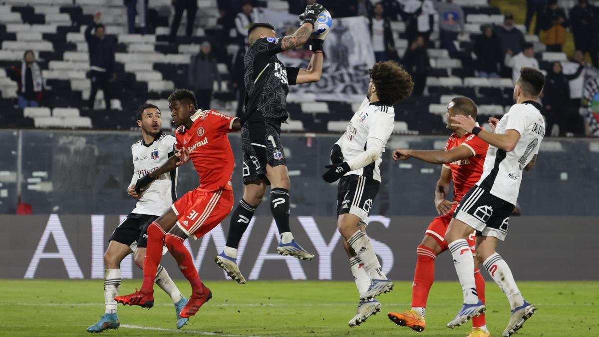 Un instante del Colo Colo - Internacional.