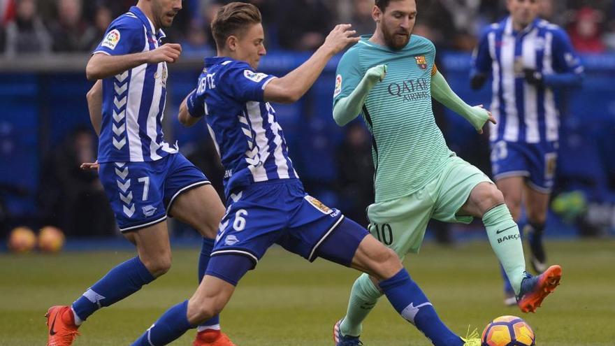 El Barcelona arrolla al Alavés de la mano de su tridente