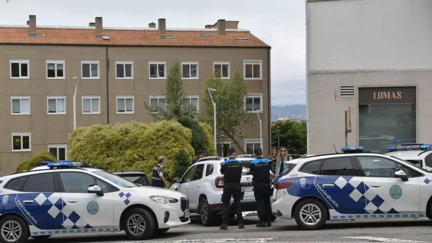 Un hombre muere apuñalado en el cuello en una calle de Os Rosales en A Coruña
