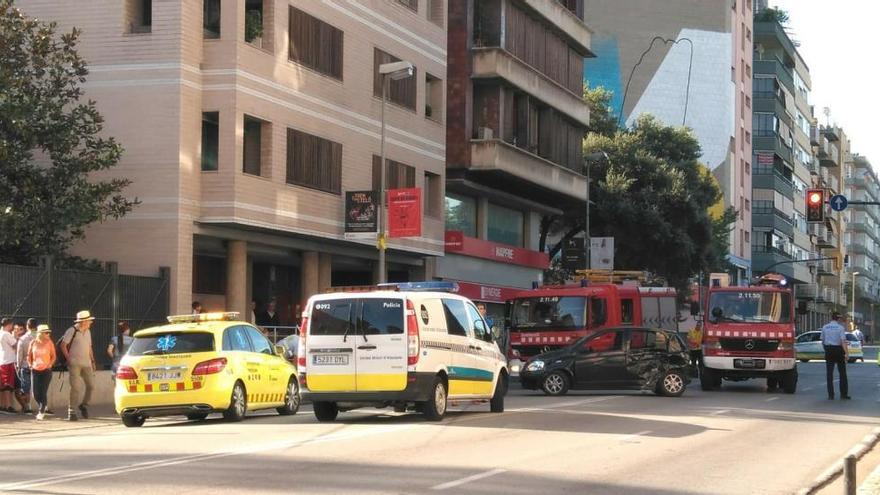 Un conductor begut deixa cinc ferits en un accident a Girona