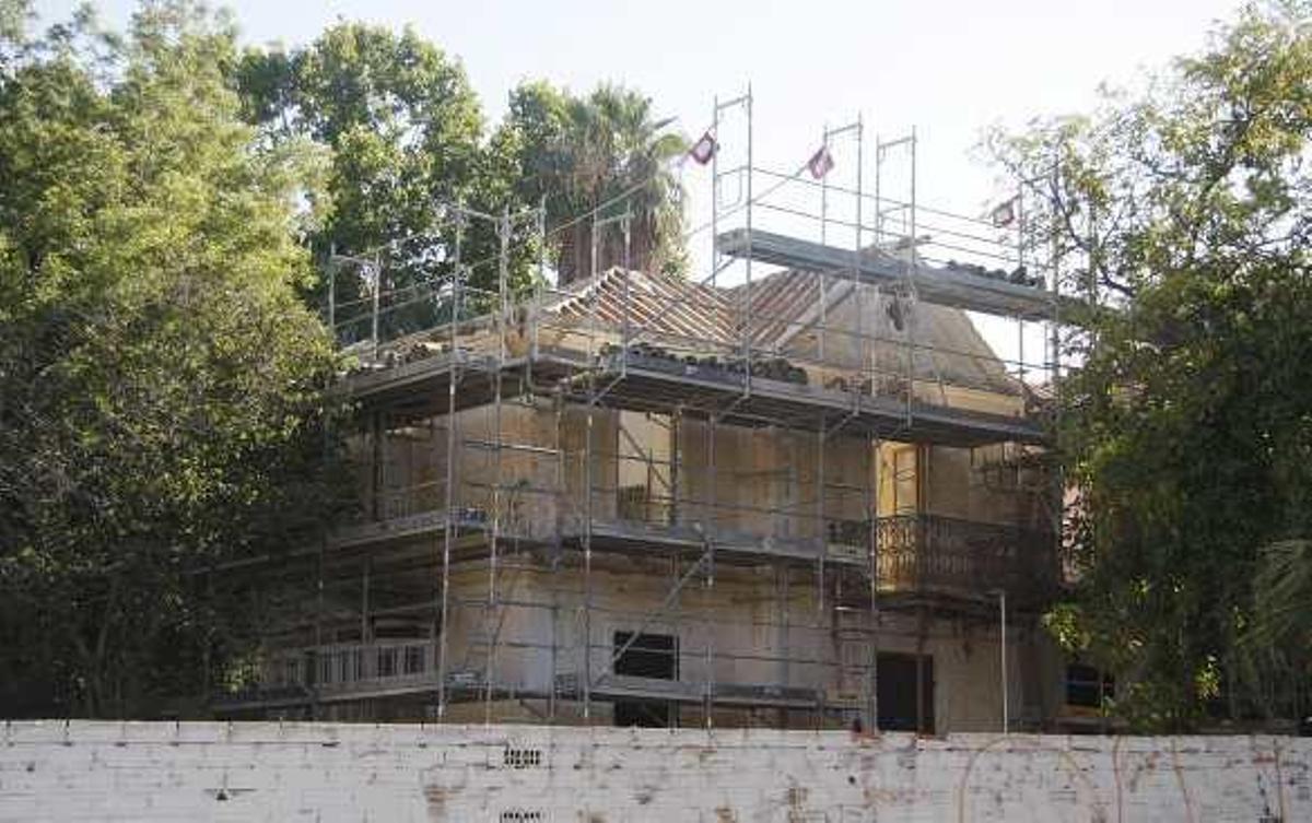 Villa Luisa, en la calle Eugenio Sellés, en plenas obras de rehabilitación esta semana.