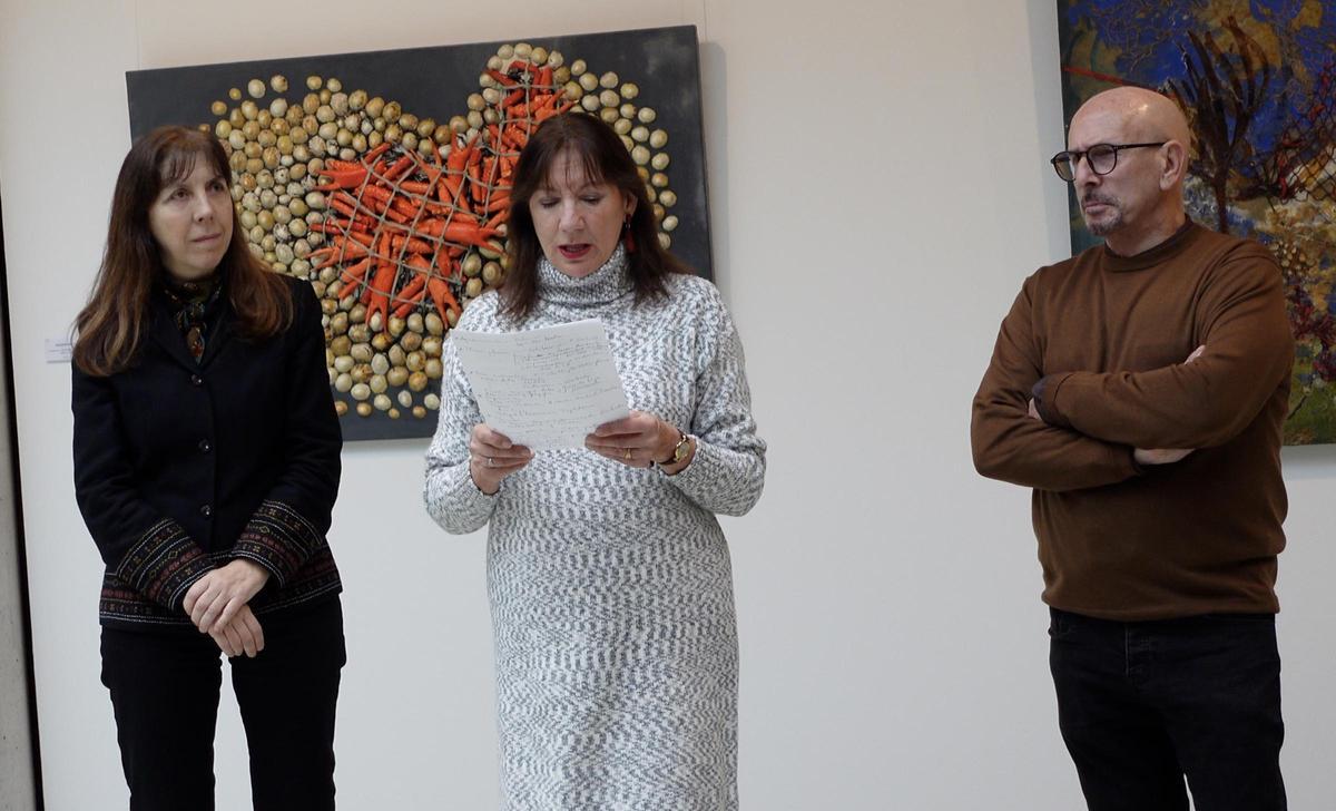 María-Paz Martín Esteban, directora del Real Jardín Botánico, Lola Varela, comisaria de la muestra, y Fernando Carballa en la inauguración de la exposición.