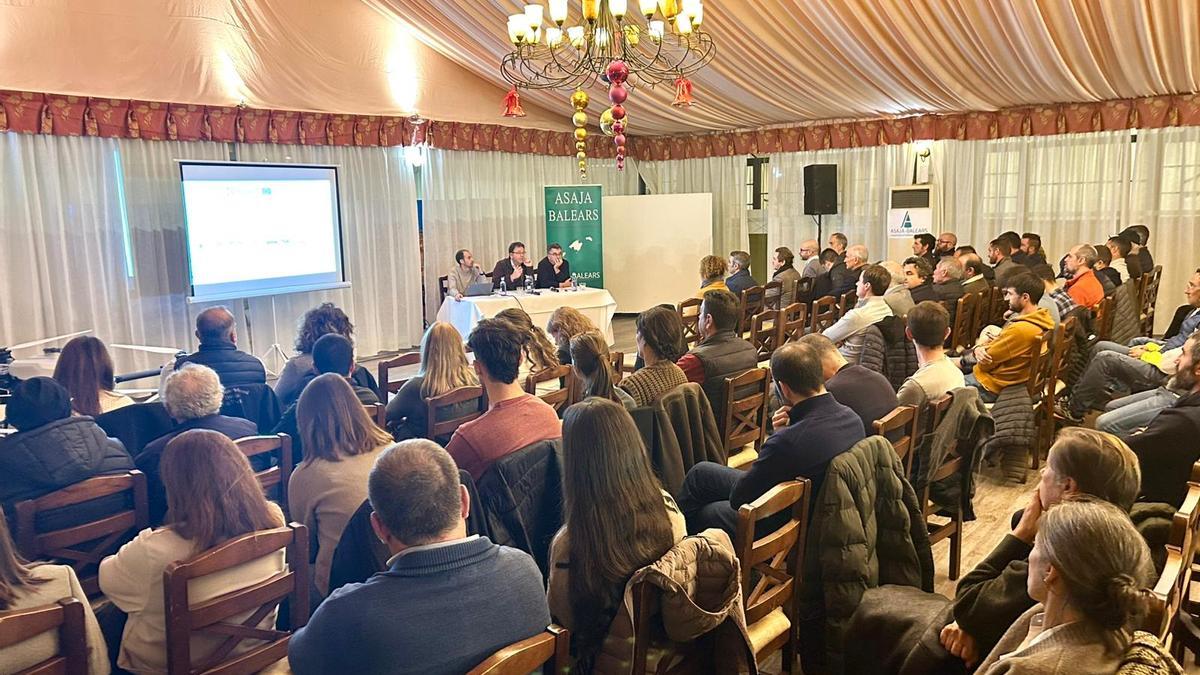 Vista general de la jornada de ASAJA en Binicomprat.