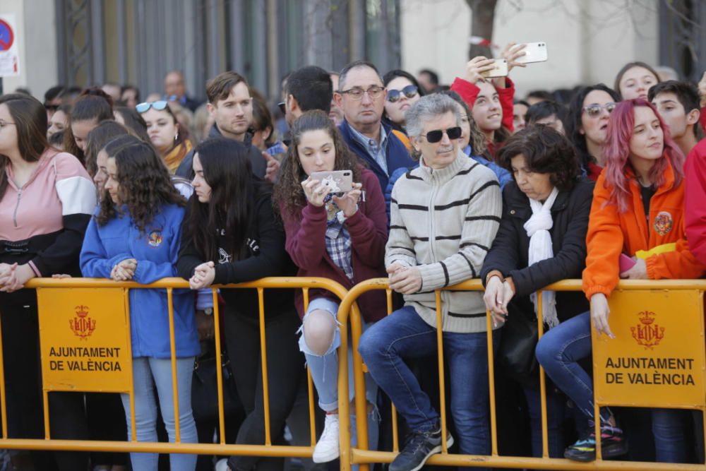 Búscate en el público de la mascletà del 1 de marzo