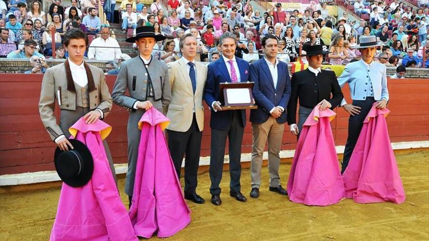 La becerrada en homenaje a la mujer cordobesa renueva sus formas