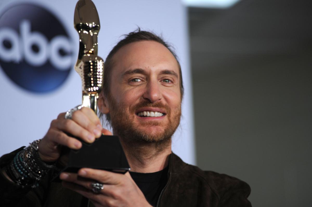 Recording artist David Guetta, winner of the Top Dance/Electronic Artist Awards, poses in the press room during the 2016 Billboard Music Awards at the T-Mobile Arena in Las Vegas, Nevada, on May 22, 2016. / AFP PHOTO / BRYAN HARAWAY