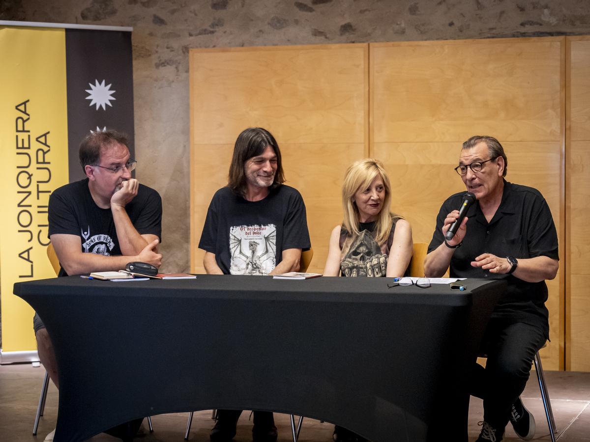 Albert Pibernat, Toni Lázaro, Lupe Villar i Carles Gorbs, durant la presentació a la Jonquera.