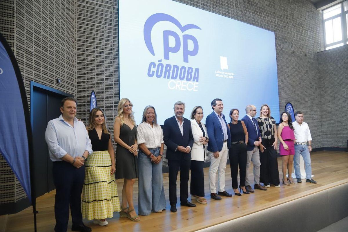 El alcalde, José María Bellido, con la mayor parte de su equipo de gobierno hoy en la antigua Escuela de Agrónomos.