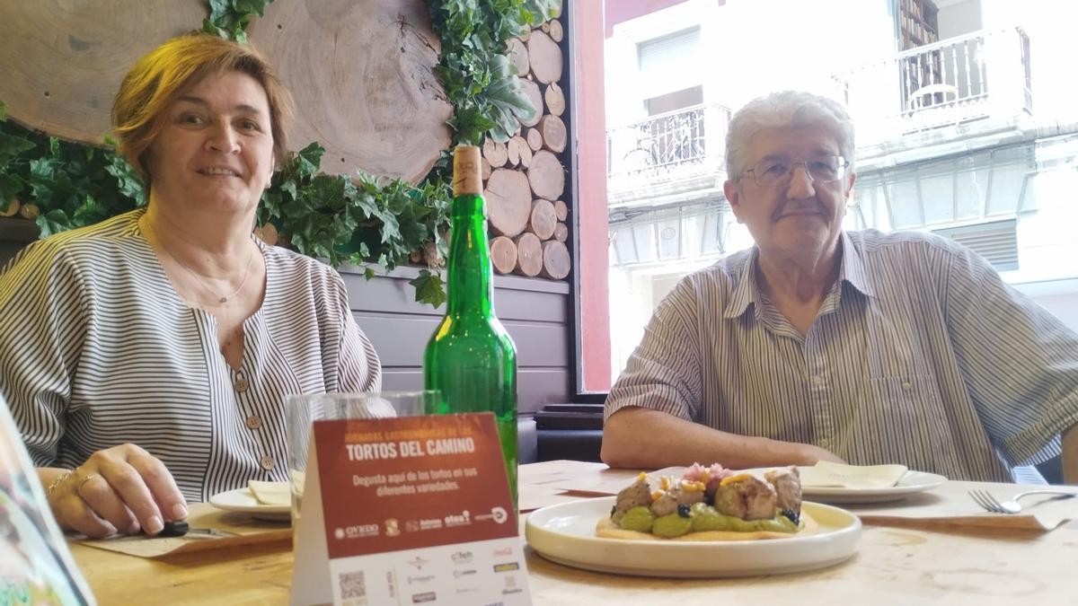 Por la izquierda, Montse Quintana y Javier Muñoz.