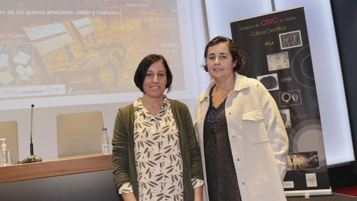 Por la izquierda, Ana Belén Flórez y María Fernández, ayer, en el Club Prensa Asturiana. | Irma Collín