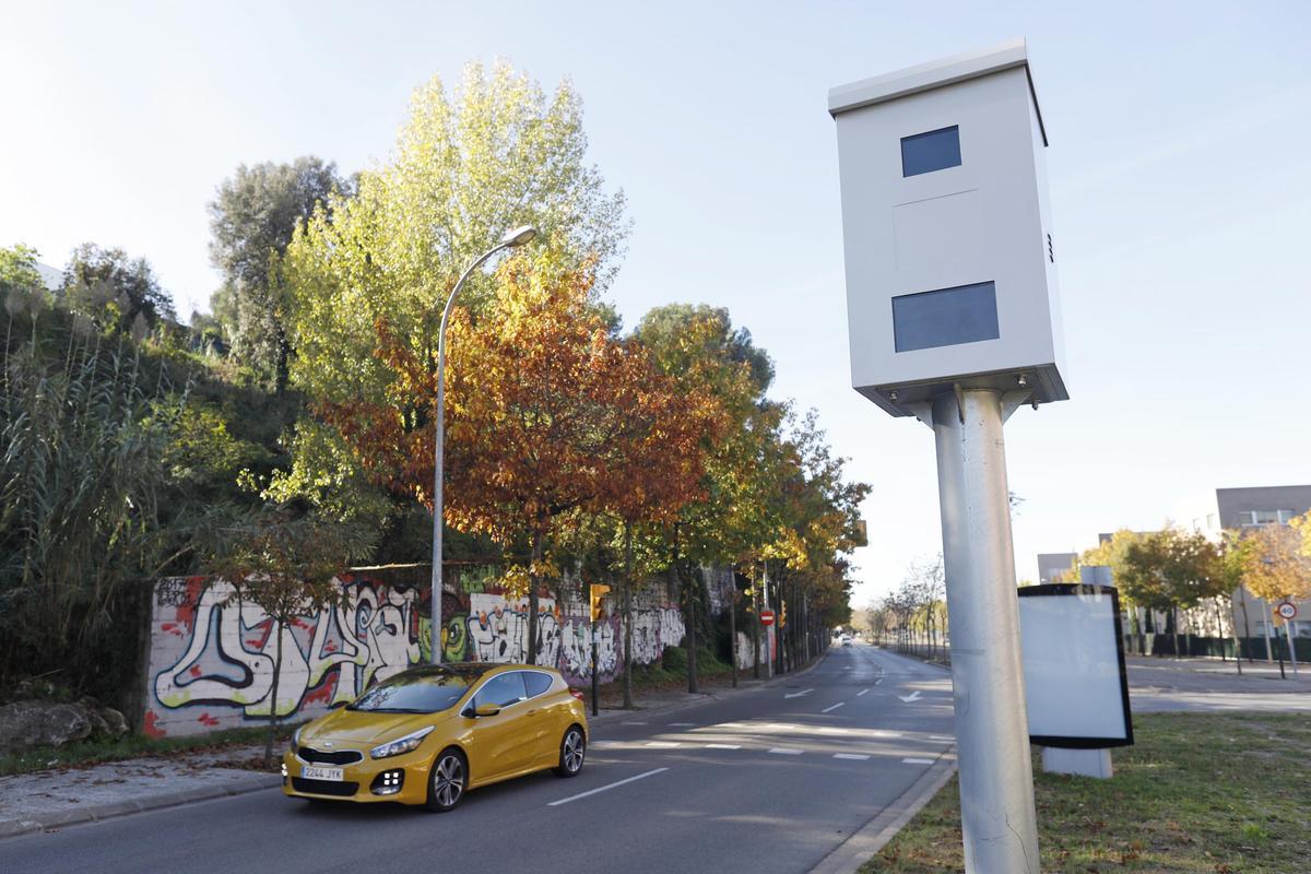 La caixa per al radar situada a l'avinguda Lluís Pericot.