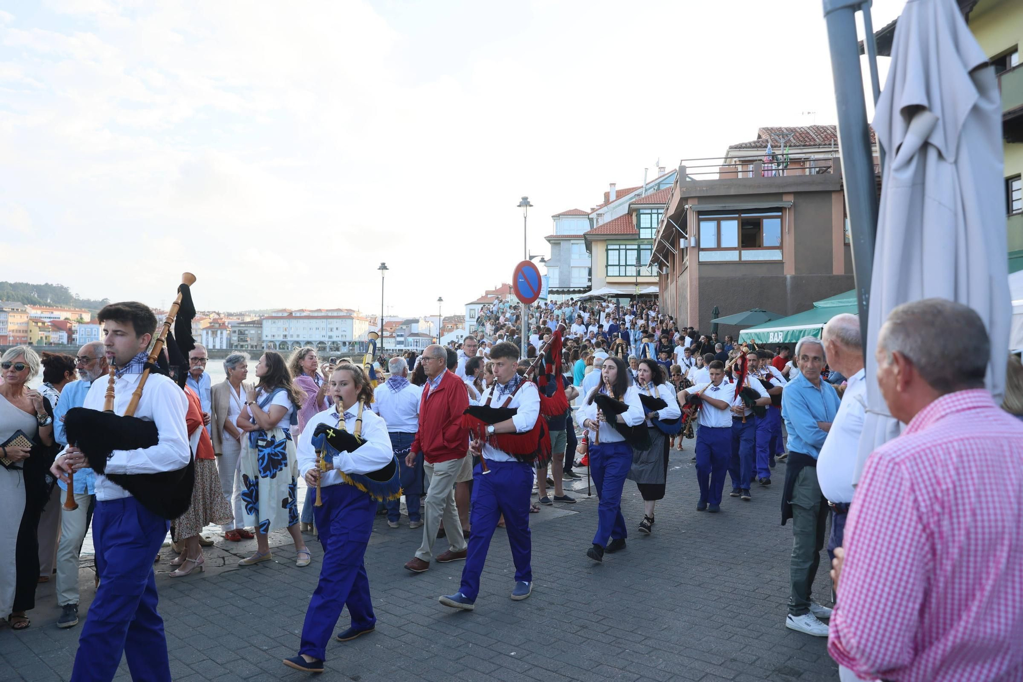 EN IMÁGENES: La procesión de "la llamada de la mar" en el Carmen de Luanco