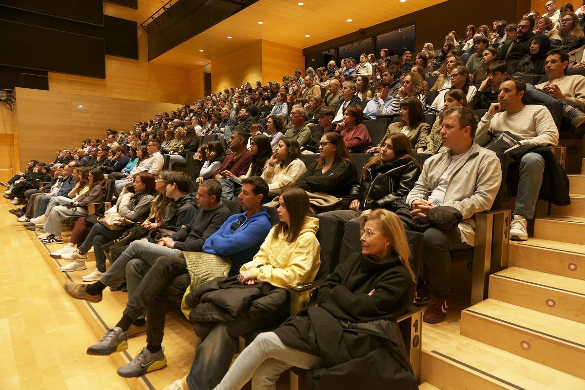 La Jornada de Portes Obertes «En família a l’UJI» mostra a 1.200 persones l’oferta formativa i les instal·lacions i serveis del campus La Jornada de Portes Obertes «En família a l’UJI» mostra a 1.200 persones l’oferta formativa i les instal·lacions i serveis del campus