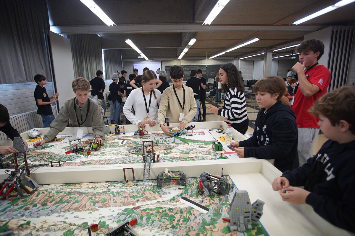 Girona Escola Politècnica Superior de la UdG First Lego League Robòtica Girona Escola Politècnica Superior de la UdG First Lego League Robòtica