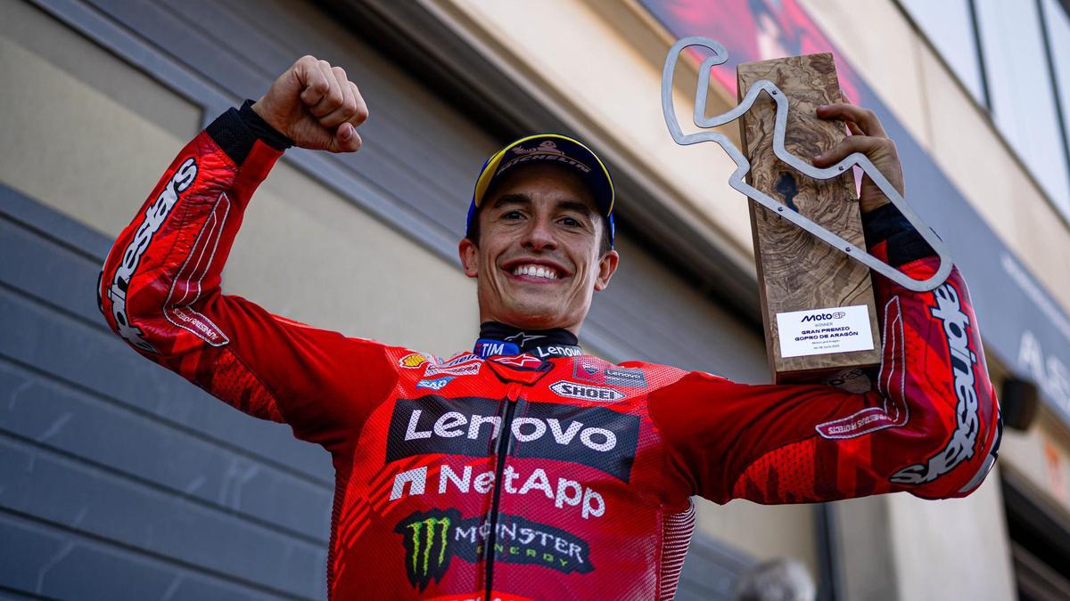 Marc Márquez (Ducati) celebra su triunfo de hot en Motorland.