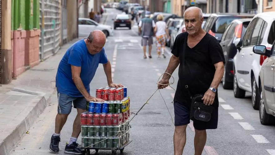 Así de complicado es conducir el vehículo más utilizado de estas Hogueras