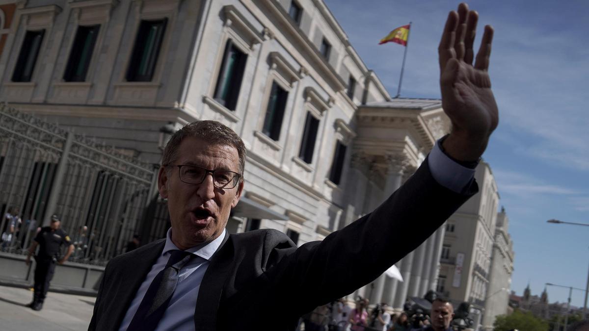 Alberto Núñez Feijóo a la salida de la primera votación de su debate de investidura.