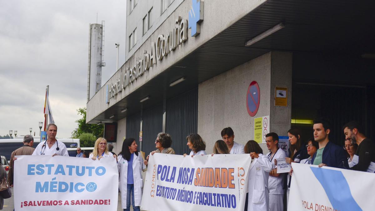Huelga de médicos por el Estatuto Marco: concentración en el Hospital de A Coruña
