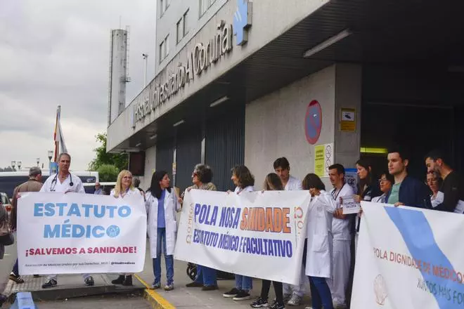 Huelga de médicos por el Estatuto Marco: concentración en el Hospital de A Coruña