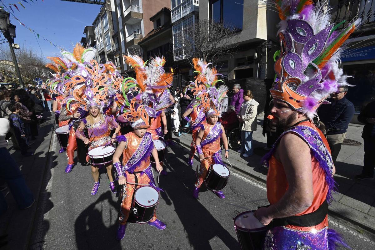 Las comparsas desfilaron ayer por las principales calles del centro urbano