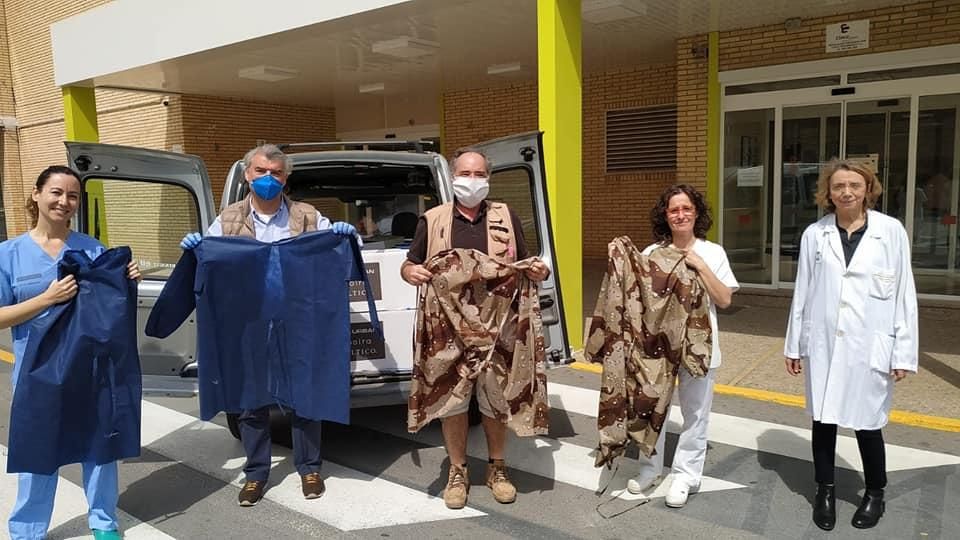 La Concejalía de Fiestas implica a una docena de costureras para dotar de batas y máscaras a sanitarios de la comarca.