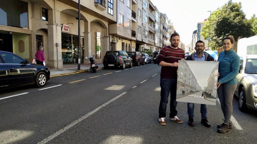 Manuel Carbón, Francisco Vilariño y Ariadna Fernández muestran la propuesta.