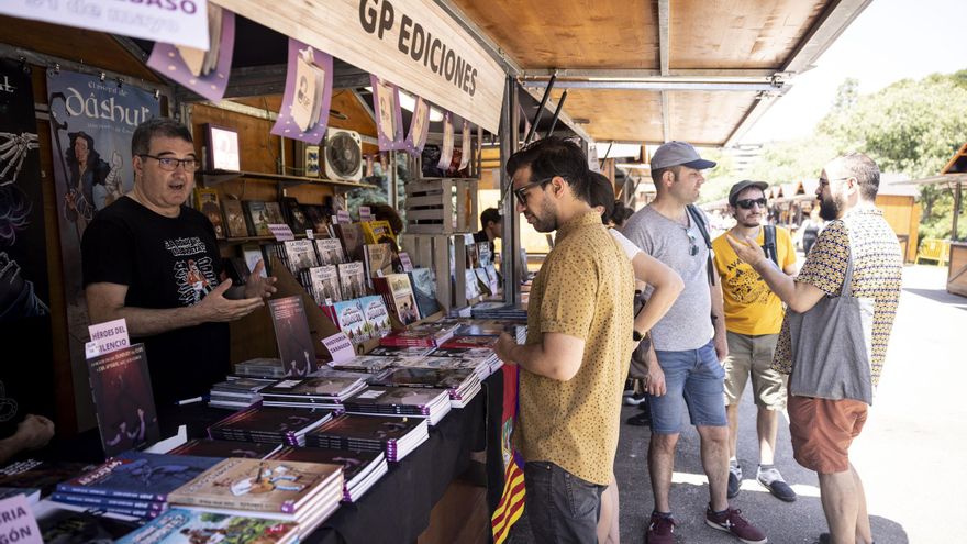 La Feria del Libro de Zaragoza rinde homenaje a José Carlos Mainer en su último día