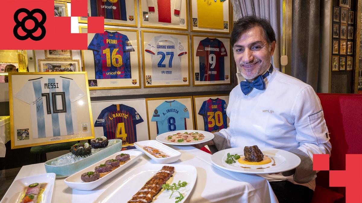 Husamettin Cifci, conocido como Semi, con los platos que sirve en su restaurante Gaudim, donde expone las camisetas firmadas por los mejores futbolistas del mundo.