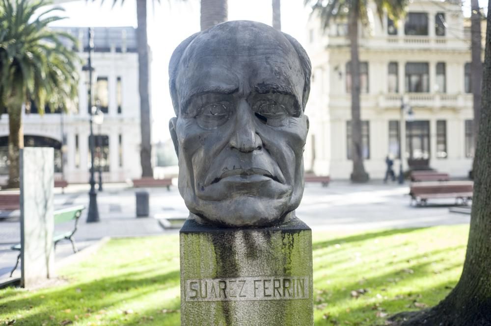 Monumentos de A Coruña pasan por el taller