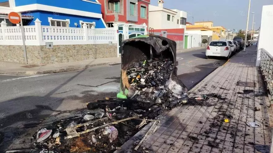 Incendios en contenedores en La Garita durante el Martes de Carnaval